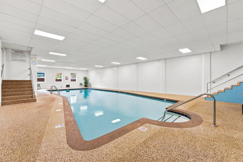 Welcome to this bright and inviting 1-bedroom, 1-bath top-floor - photo 19