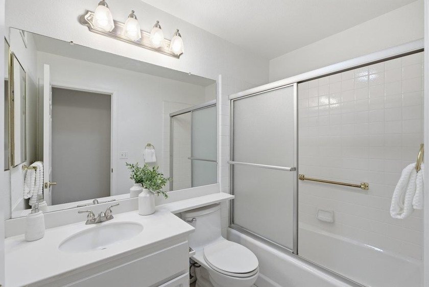 Welcome to 3111 Lake Albano Circle, a beautifully upgraded home - photo 21