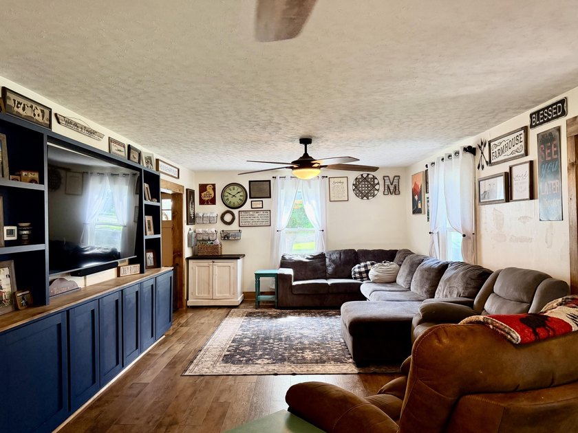 Beautiful older home that has been updated and ready to go! This - photo 22