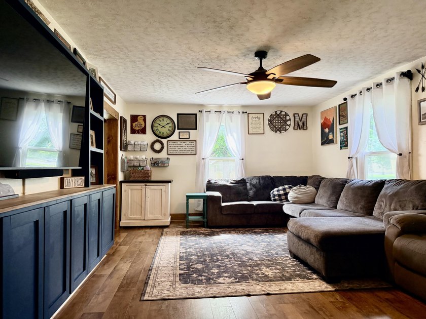 Beautiful older home that has been updated and ready to go! This - photo 23