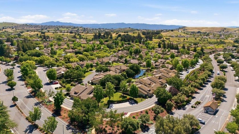 Welcome to 3111 Lake Albano Circle, a beautifully upgraded home - photo 26