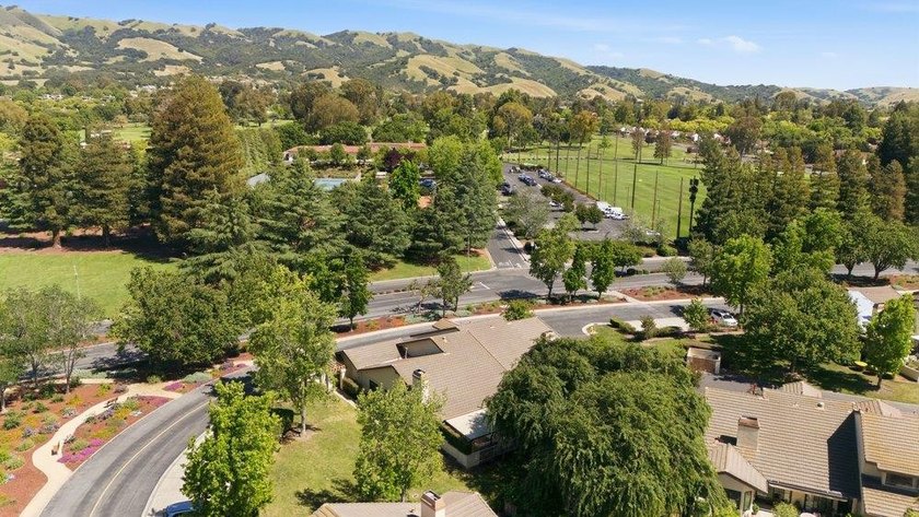 Welcome to 3111 Lake Albano Circle, a beautifully upgraded home - photo 31
