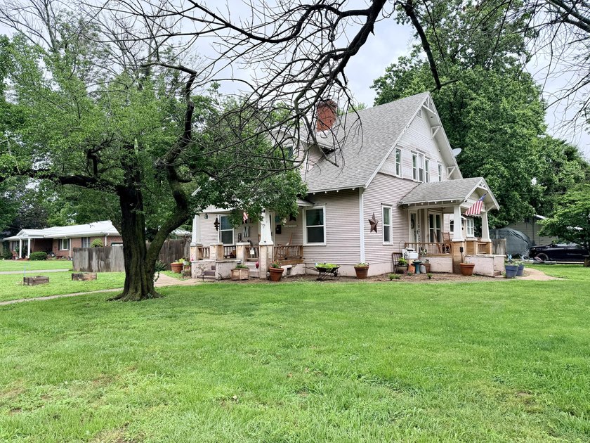Beautiful older home that has been updated and ready to go! This - photo 47