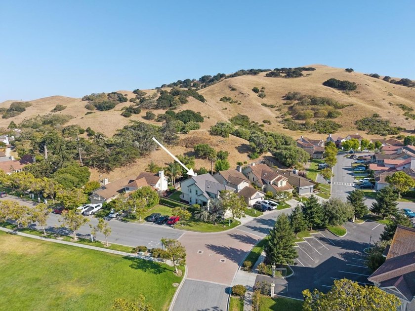 Welcome to 17552 Woodridge Court, a beautifully maintained home - photo 2