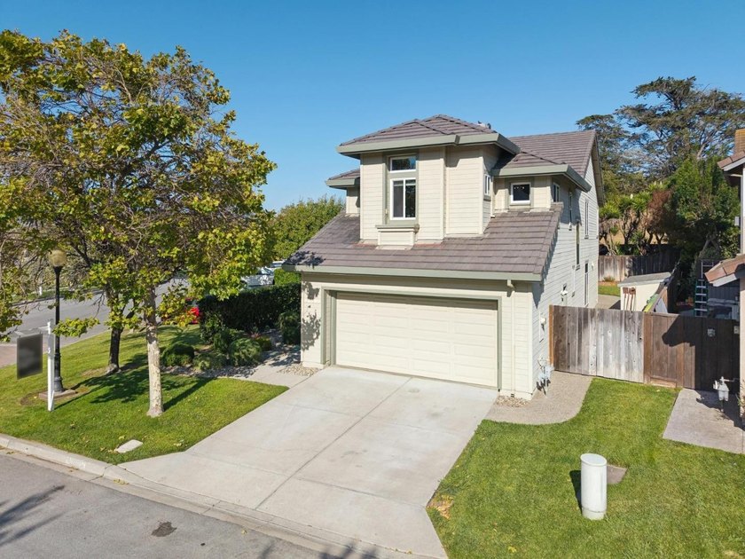 Welcome to 17552 Woodridge Court, a beautifully maintained home - photo 3