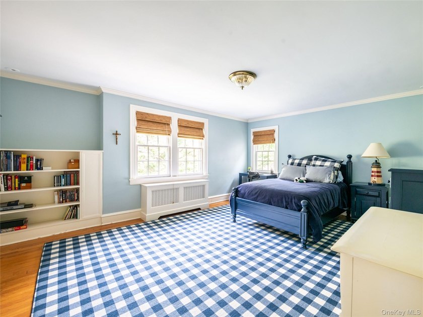 Quintessential Munsey Park - this stately, grand brick colonial - photo 22