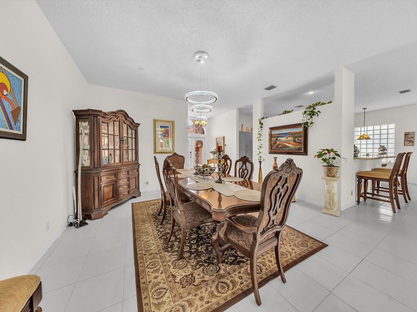 Beautiful maintained 2397 square feet ,4-bedroom, 2.5 -bath - photo 10