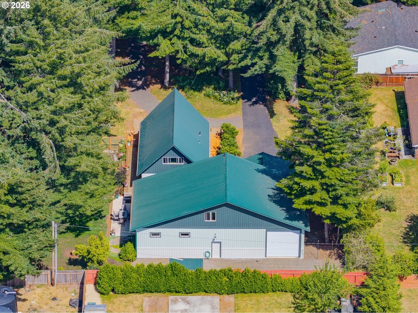 Welcome to 83340 Spruce Lane, a warm and inviting 1,252 SF - photo 6