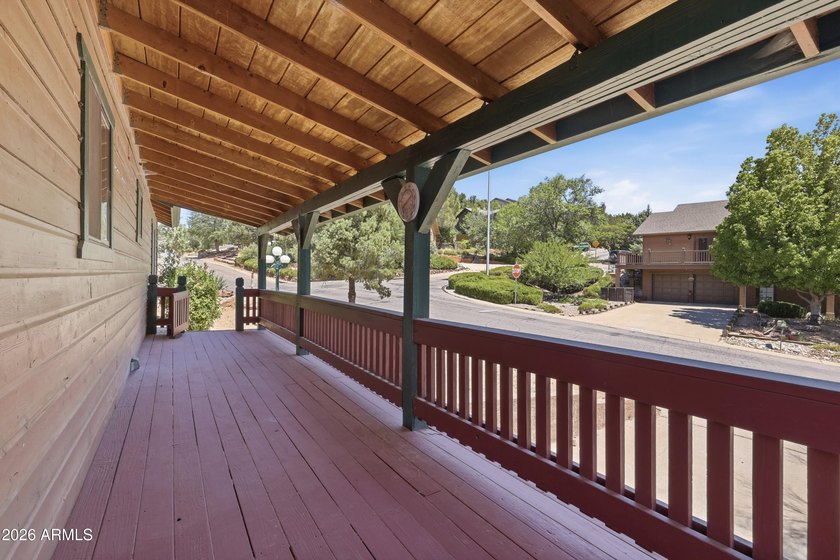 This corner-lot gem captures the perfect mountain-home look and - photo 6