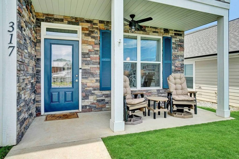 Enjoy lake community living in one of Lake Greenwood's most - photo 6