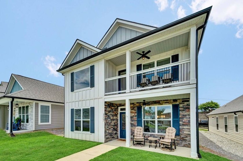 Enjoy lake community living in one of Lake Greenwood's most - photo 7