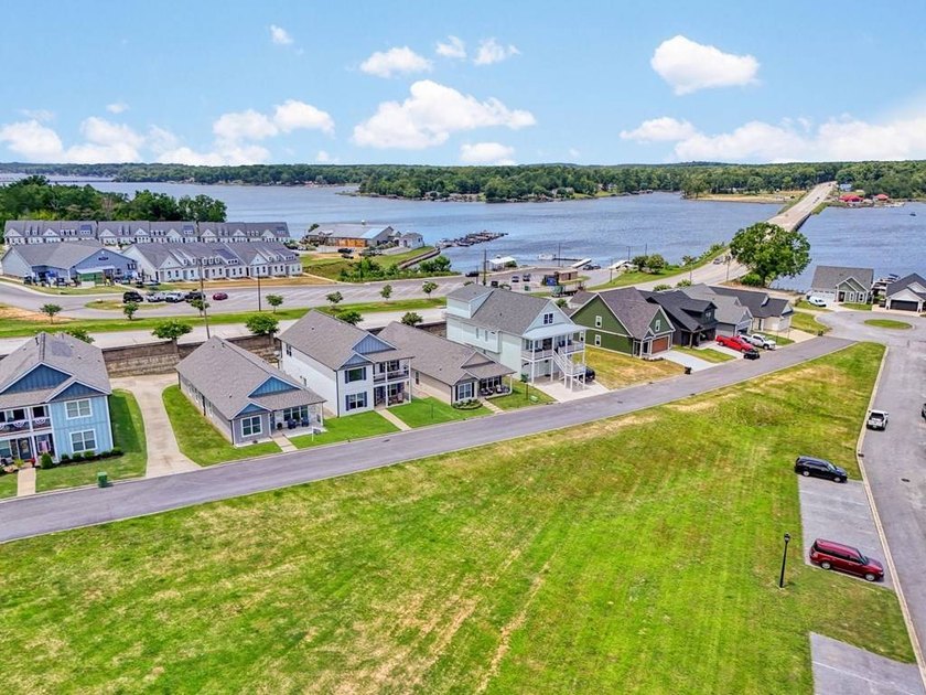 Enjoy lake community living in one of Lake Greenwood's most - photo 9