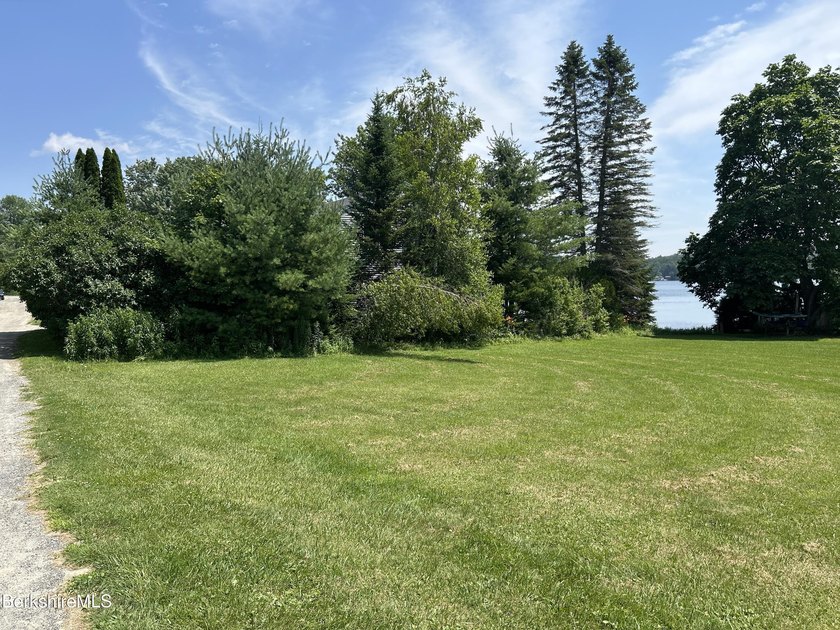Looking to own a wonderful recreational lot? For someone seeking - photo 2