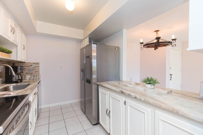 Welcome to Village Lake Condominiums in St. Petersburg! This 2 - photo 4