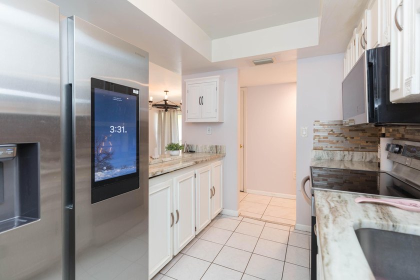 Welcome to Village Lake Condominiums in St. Petersburg! This 2 - photo 6