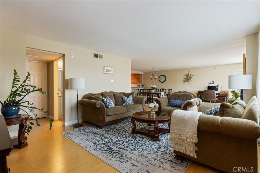 Welcome to the PENTHOUSE level at Elm Plaza in Long Beach, the - photo 13