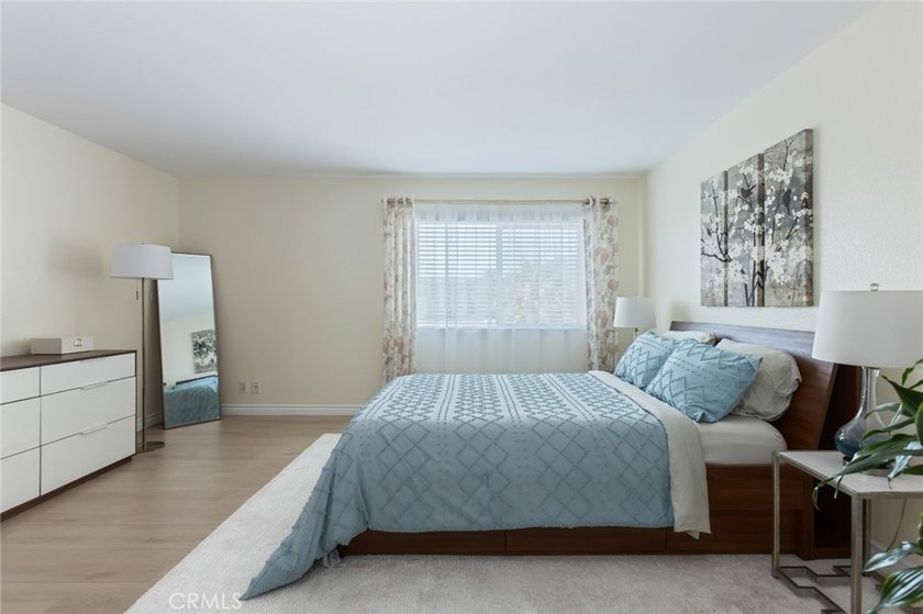 Welcome to the PENTHOUSE level at Elm Plaza in Long Beach, the - photo 25