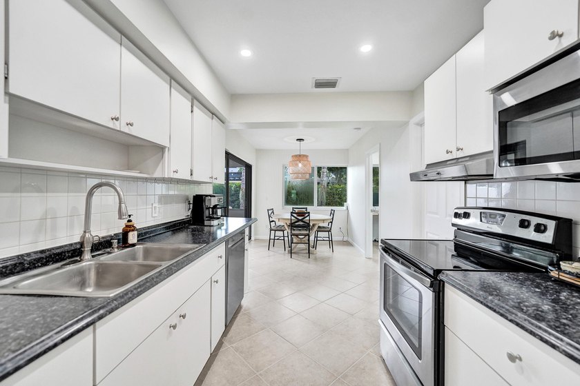 Beautifully maintained 3-bedroom, 2-bath home in highly - photo 8