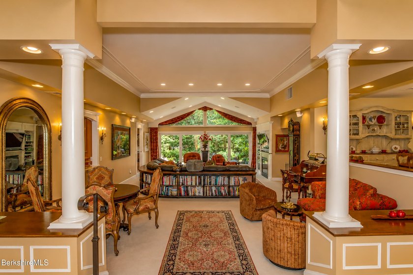 Experience refined Berkshire living at Coldbrooke East, where - photo 4