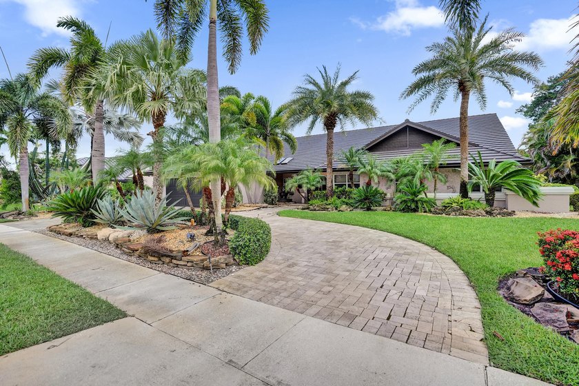 Welcome to one of Boca Raton's most sought-after gated golf - photo 4