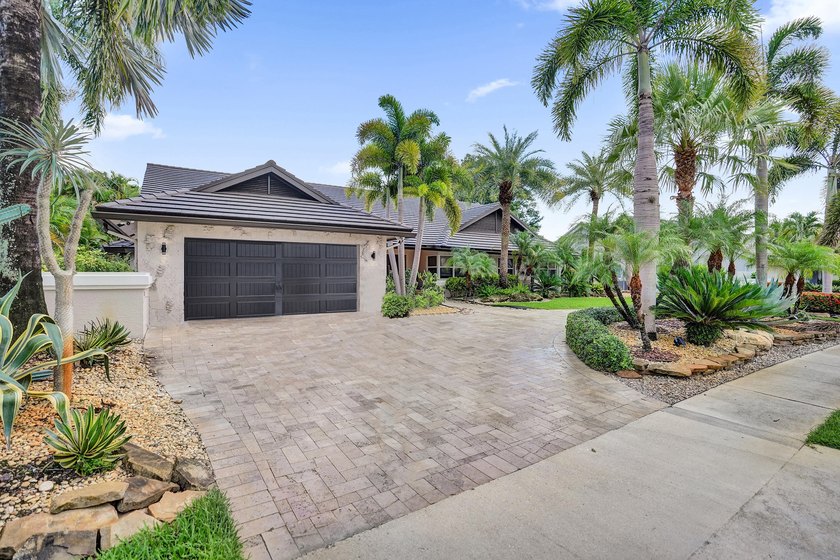 Welcome to one of Boca Raton's most sought-after gated golf - photo 5
