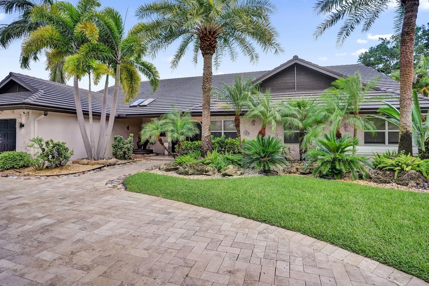 Welcome to one of Boca Raton's most sought-after gated golf - photo 6
