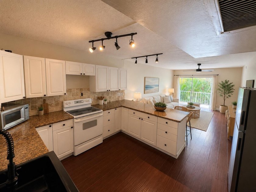 Waterfront living in the heart of North Palm Beach. This - photo 7