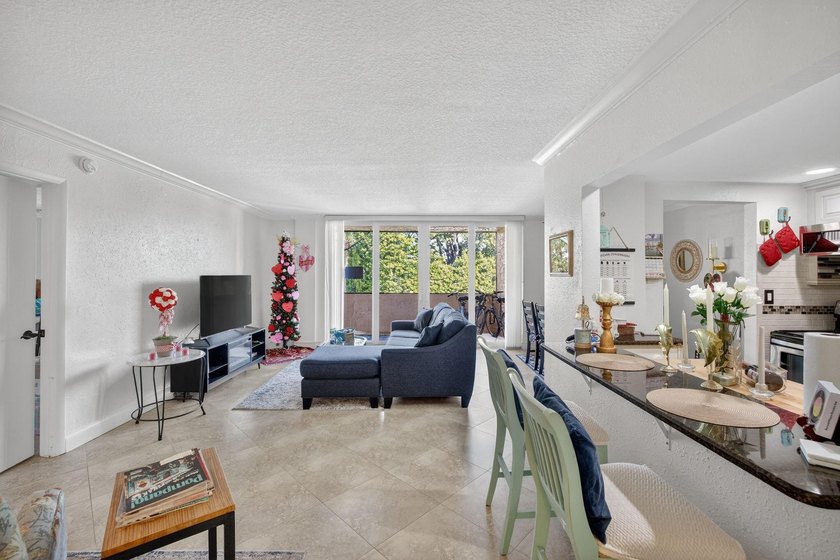 Perfectly positioned between two marinas, this one-bedroom - photo 10