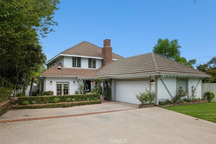 Welcome to 24 Buckskin Lane, a rare opportunity to own a - photo 2