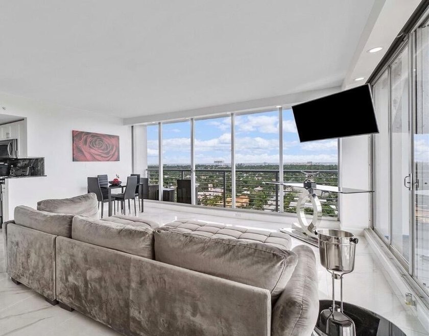 Rare corner residence in the heart of Downtown Hollywood - photo 11