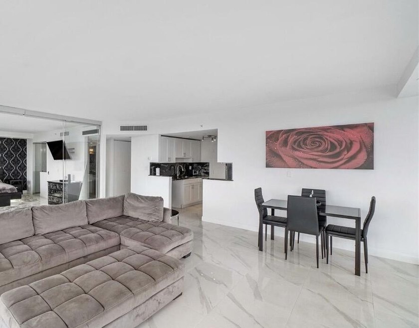 Rare corner residence in the heart of Downtown Hollywood - photo 13