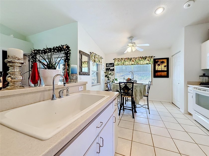 Beautiful 3-bedroom, 2-bath home located in coveted Citrus - photo 5
