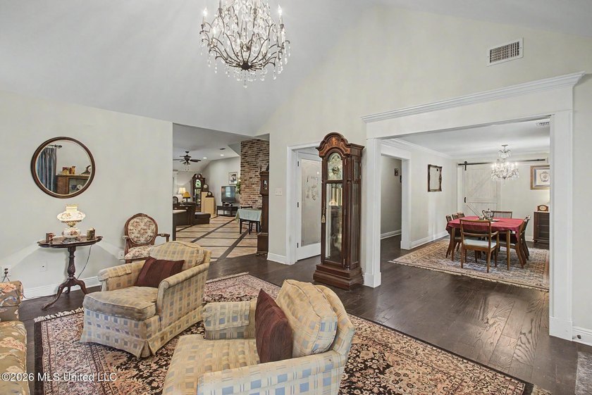 Experience the perfect blend of luxury living and everyday - photo 10