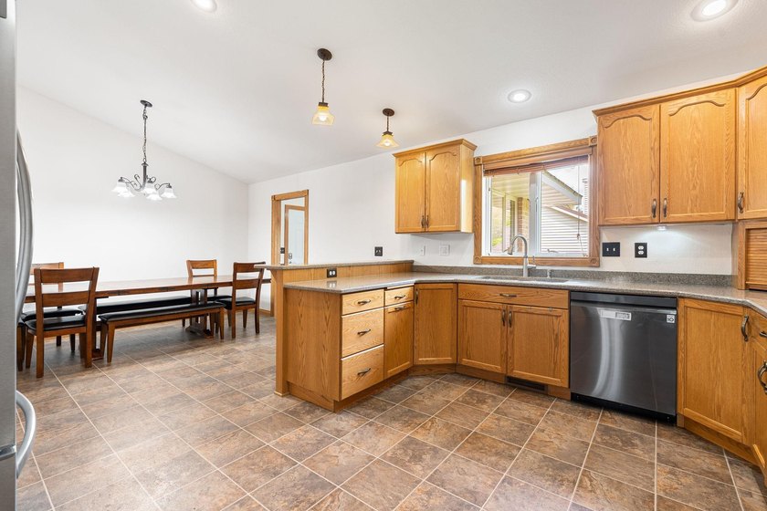 Spacious and versatile, this brick rambler offers nearly 4,000 - photo 13