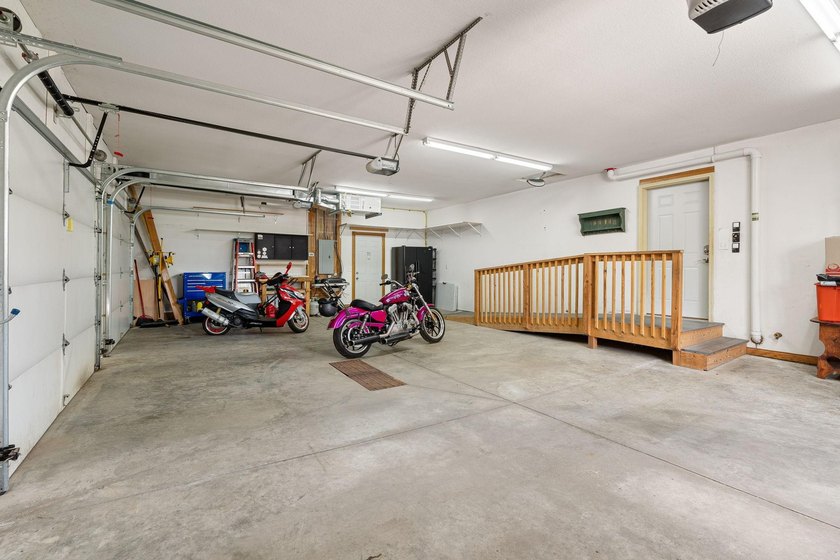 Spacious and versatile, this brick rambler offers nearly 4,000 - photo 44