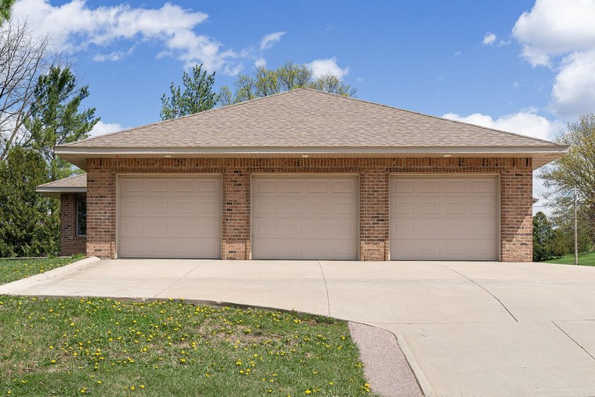 Spacious and versatile, this brick rambler offers nearly 4,000 - photo 45