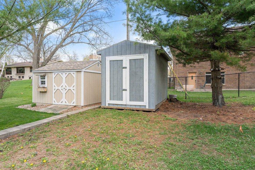 Spacious and versatile, this brick rambler offers nearly 4,000 - photo 47