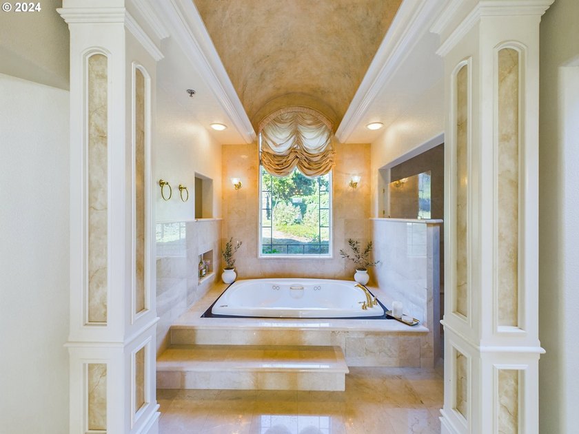 Welcome to your own private paradise Overlooking Tualatin - photo 18