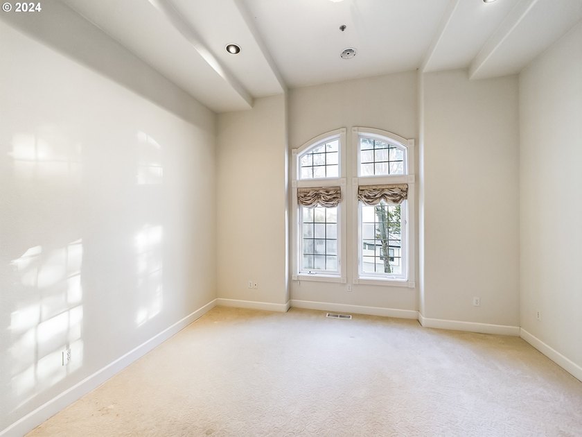 Welcome to your own private paradise Overlooking Tualatin - photo 32