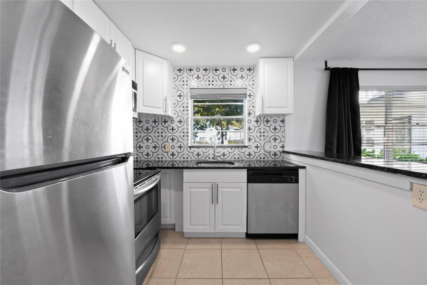 Spacious 1-bedroom, 1.5-bathroom condo conveniently located on - photo 2
