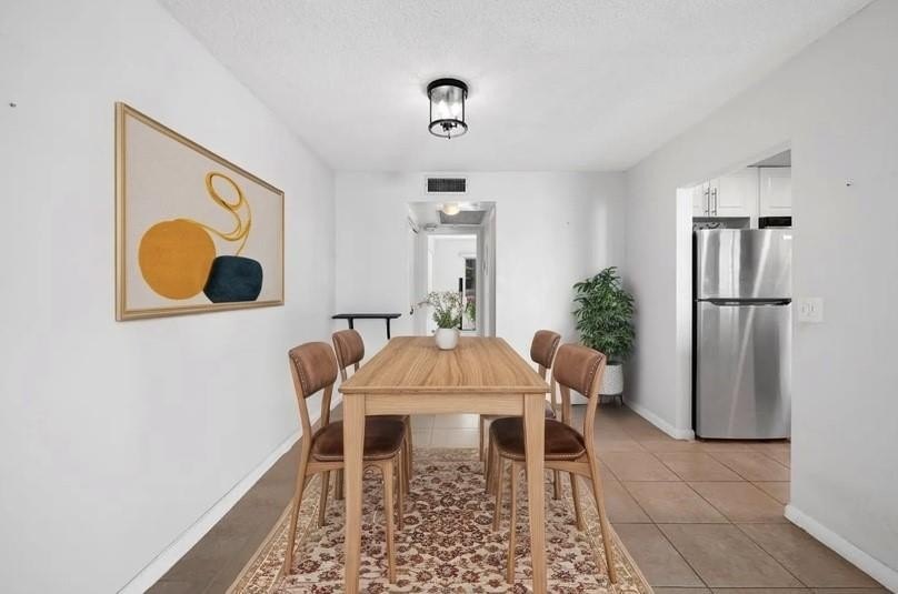 Spacious 1-bedroom, 1.5-bathroom condo conveniently located on - photo 7