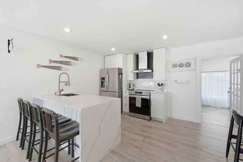 Beautifully updated 2-bedroom, 1-bath home with EXTRA Florida - photo 11