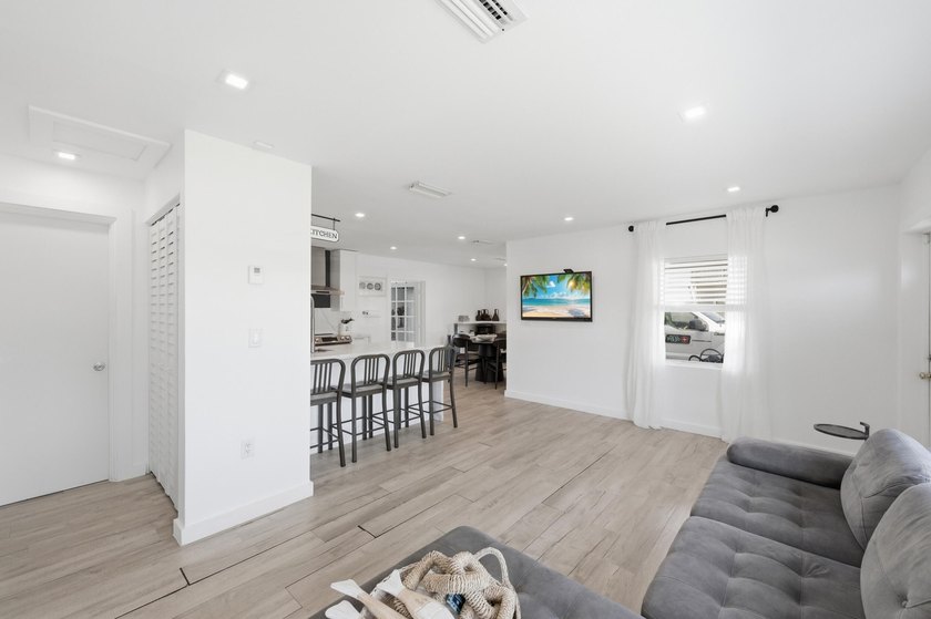 Beautifully updated 2-bedroom, 1-bath home with EXTRA Florida - photo 12