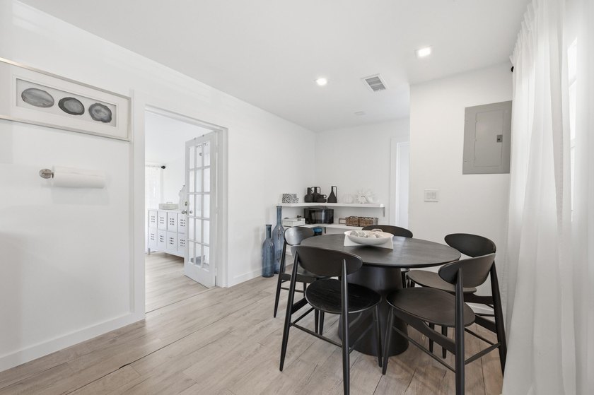 Beautifully updated 2-bedroom, 1-bath home with EXTRA Florida - photo 14