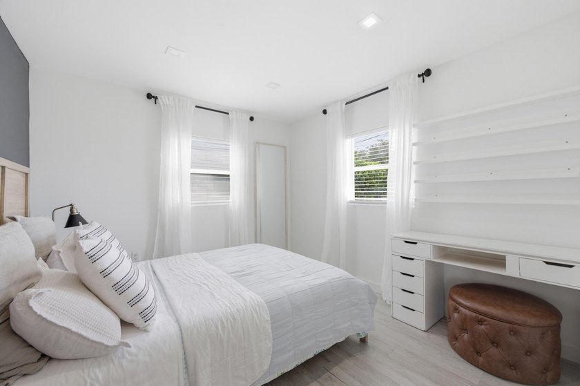 Beautifully updated 2-bedroom, 1-bath home with EXTRA Florida - photo 19