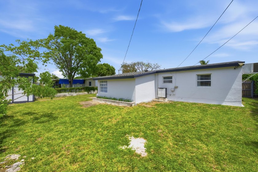 Beautifully updated 2-bedroom, 1-bath home with EXTRA Florida - photo 26