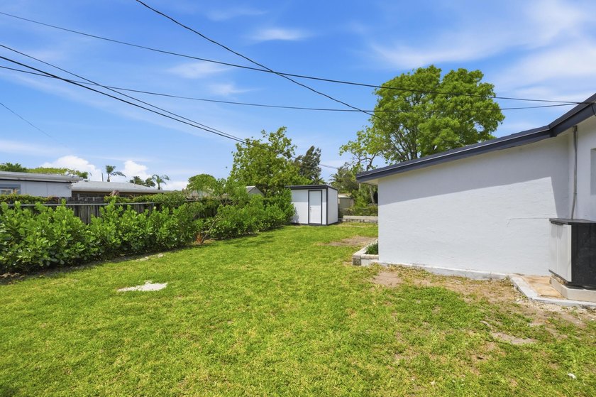 Beautifully updated 2-bedroom, 1-bath home with EXTRA Florida - photo 27