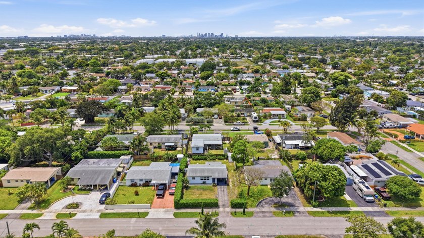 Beautifully updated 2-bedroom, 1-bath home with EXTRA Florida - photo 42
