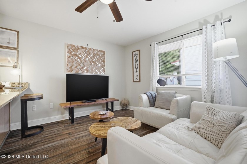 Turnkey Beachside Condo - fully furnished, active established - photo 8
