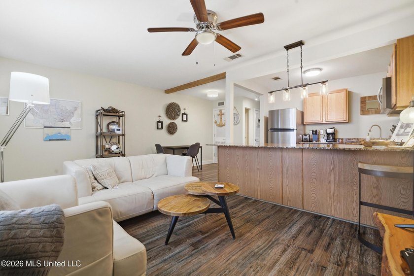 Turnkey Beachside Condo - fully furnished, active established - photo 9